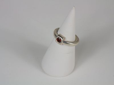 sterling silver ring with garnetite stone