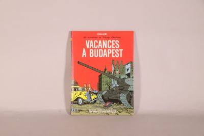 the vacances of a budapest book is sitting on a table