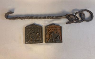 une image représentant une paire de clés anciennes et une paire de clés anciennes