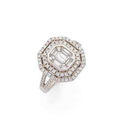 BAGUE retenant une forme octogonale avec en son centre des d…