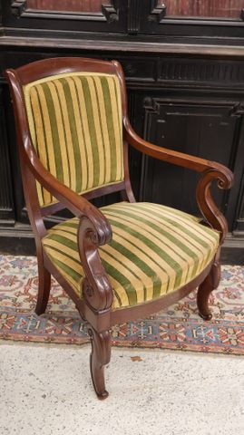 Fauteuil Restauration en acajou et placage d'acajou garni de velo...