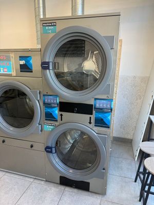 LOT VENDU AVEC LE LOT 10 LOT UNIQUEMENT A TITRE INDICATIF Do…