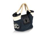 sac fourre-tout bleu et blanc avec des anses noires et une poignée en corde