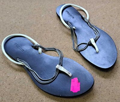 89 / Paire de sandales - COSMO - Pointure 40 /// COMME…