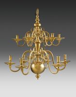 Lustre hollandais en laiton à douze lumières sur deux rangs.