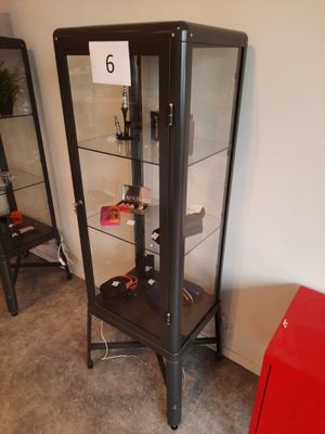 Vitrine en métal laqué gris vitrée toutes faces à 1 vantail (clef) - Photo 1