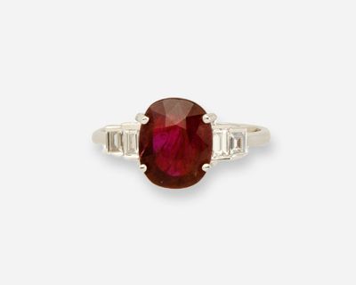 Bague ovale en rubis et diamants