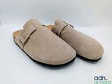 chaussons Birkett en daim beige à semelles noires