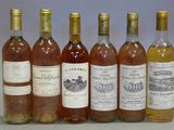 six bouteilles de vin posées les unes à côté des autres sur une table