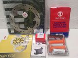 plusieurs objets posés ensemble sur une table