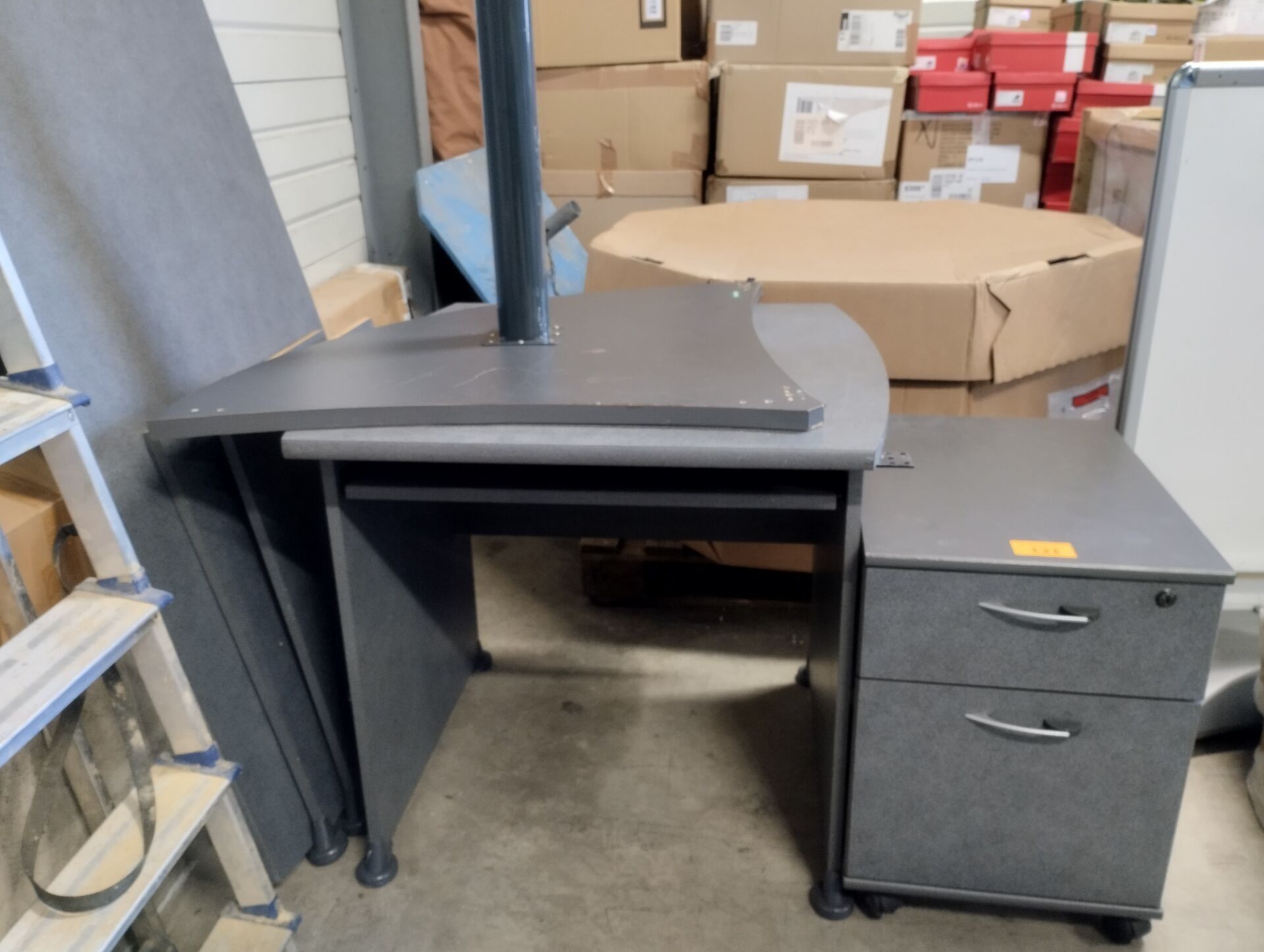 Bureau avec retour stratifié gris démonté