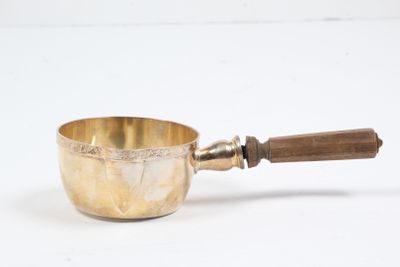 PETITE CASSEROLE en argent, aux 950 millièmes, à décor de fr…