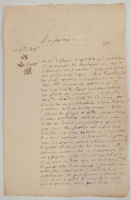 une lettre manuscrite rédigée par un homme sur une feuille de papier
