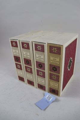 trois livres sont empilés sur une surface blanche