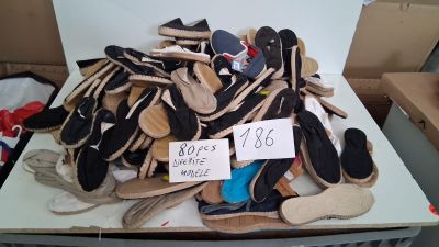 Lot de 80 paires de espadrilles, modèles assortis, différent…