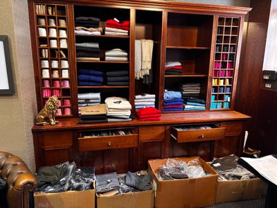 Stock de chemises et polos neufs LODING comprenant environ 1…