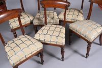 Suite de six chaises en acajou, les dossiers à bandeau légèr… (photo 2)