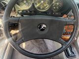 volant d'une Mercedes-Benz