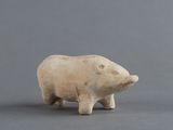 figurine représentant un ours polaire sur fond gris