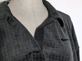 the back of a woman ' s jacket on a mannequin mannequin mannequin mannequin mannequin mannequin mannequin mann