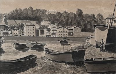 de nombreux bateaux amarrés au bord de l'eau, près du rivage