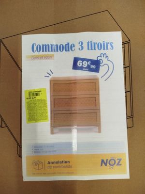 une boîte en carton sur laquelle est représentée une boîte