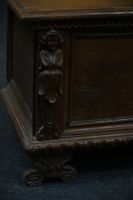 Coffre en bois sculpté dans le goût de la Renaissance. (photo 4)