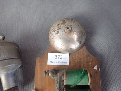 deux types d'outils différents exposés sur une table