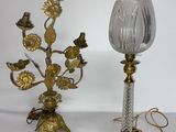 paire de bougeoirs en cristal et laiton ornés de fleurs et de feuilles