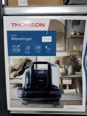 une cafetière noire et blanche exposée dans un magasin