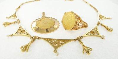 Ensemble composé d'un collier et de boucles d'oreilles plaqués or, ainsi que d'une bague plaquée or