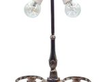 une image représentant une lampe posée sur un pied