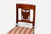 Paire de chaises en bois sculpté, le dossier ajouré à décor … (photo 3)