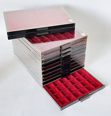 une pile de CD empilés les uns sur les autres
