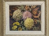 une photo d'un tableau représentant des fleurs, dans un cadre blanc