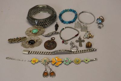 many different bracelets and bracelets that are on a table