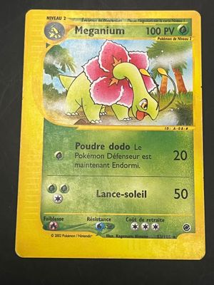 une carte Pokémon sur laquelle figure l'image d'un dinosaure