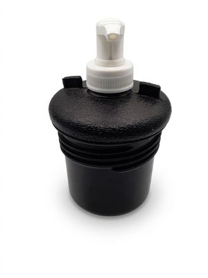 une bouteille en plastique noire munie d'un bouchon blanc