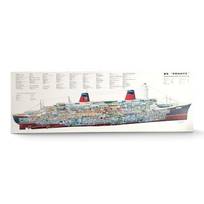 une grande maquette en papier représentant un paquebot de croisière sur fond blanc