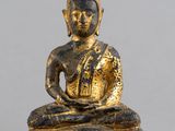 une image représentant une statue de Bouddha assis sur un rocher
