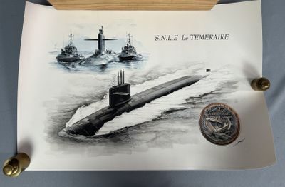 le dessin d'un sous-marin sur une feuille de papier, à côté d'une pièce de monnaie