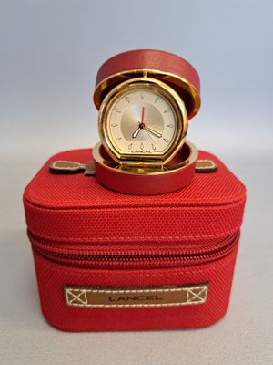 LANCEL Réveil de voyage cylindrique en métal doré et cuir ro… - Photo 1