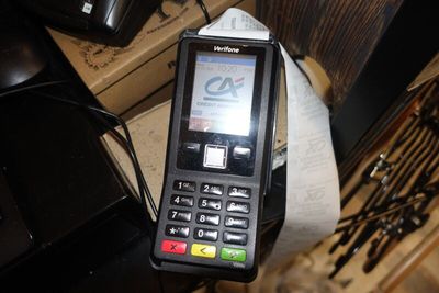 A L'ETUDE : Un terminal de paiement électronique VERIFONE V200c