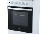 cuisinière avec plan de cuisson blanc, brûleur noir et porte noire