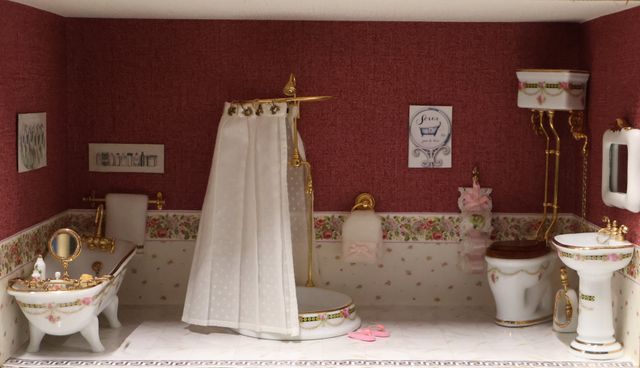 Diorama. Composition miniature, dans une vitrine en bois, vitre e...