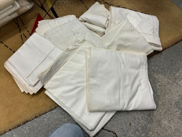 Lot de 11 draps ajourés et / ou brodés (1 ou deux personnes), et 