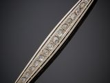 une broche en forme de barre sertie de diamants, signée Cartier