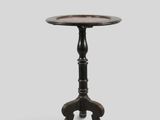 une table noire avec un plateau et un piètement en bois