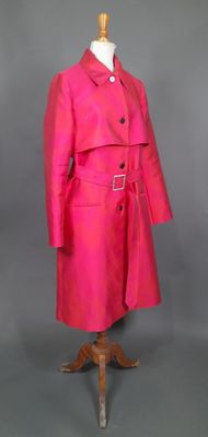 CALVIN KLEIN. Manteau dans un style imperméable en polyester…