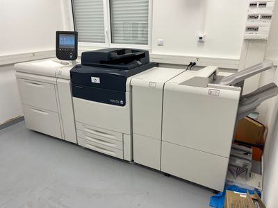 Imprimante XEROX Versant 180. Module agrafage, 6 bacs et un bac auto. 